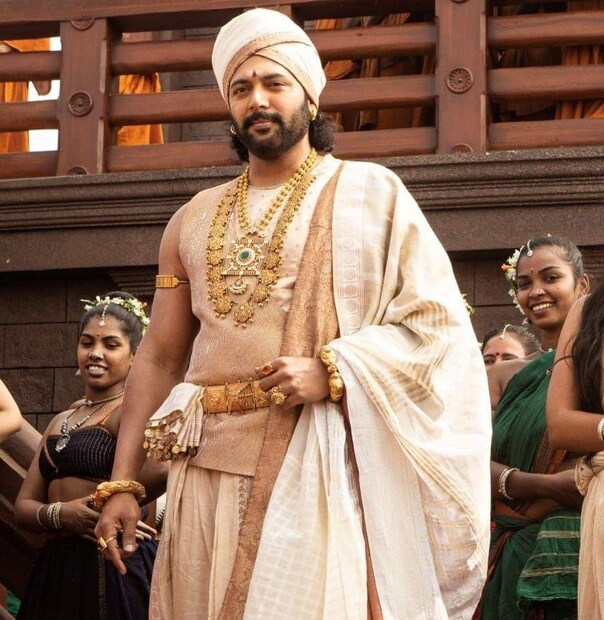 arulmohzi varman, arulmohzi varman photos, arulmohzi varman gallery, arulmohzi varman styles, arulmohzi varman look, ponniyin selvan, ponniyin selvan movie, ponniyin selvan gallery, kannada news, ಪೊನ್ನಿಯಿನ್ ಸೆಲ್ವನ್, ಅರುಳ್​ಮೊಳಿ ವರ್ಮನ್