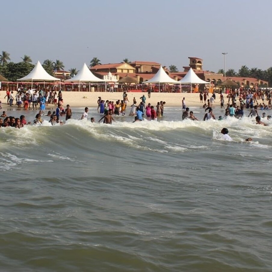  ಕರಾವಳಿಯ ಬೀಚ್​ಗಳೆಂದ್ರೆ ತಟ್ಟನೆ ನೆನಪಿಗೆ ಬರುವುದು ಉಡುಪಿಯ ಮಲ್ಪೆ. ಇಲ್ಲಿ ಸೈಂಟ್ ಮೇರಿಸ್ ದ್ವೀಪವಂತೂ ನೋಡುಗರ ಕಣ್ಣಿಗೆ ಸೋಜಿಗವೆನಿಸುವಂತಿದೆ.