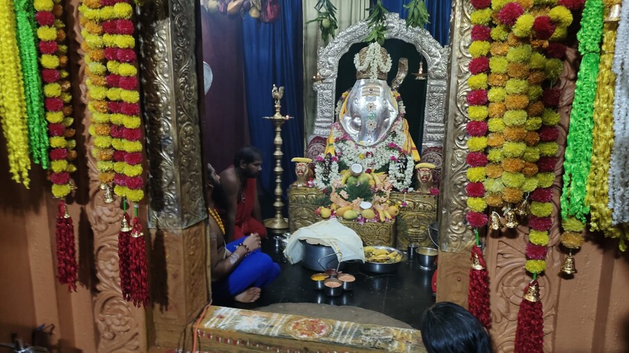  ತೆಲಂಗಾಣದಲ್ಲಿ ತಾಪಮಾನವು 45 ಡಿಗ್ರಿ ಸೆಲ್ಸಿಯಸ್ ದಾಟಿದರೆ ಮತ್ತು ಆಂಧ್ರಪ್ರದೇಶದಲ್ಲಿ 50 ಡಿಗ್ರಿ ಸೆಲ್ಸಿಯಸ್ ಅನ್ನು ಮುಟ್ಟಿದ್ದು, ಬಿಸಿಲ ಬೇಗೆಗೆ ಜನಸಾಮಾನ್ಯರು ತತ್ತರಿಸಿ ಹೋಗಿದ್ದಾರೆ. ಅನೇಕ ರಾಜ್ಯಗಳಲ್ಲಿ ಸುಡುವ ಬೇಸಿಗೆ ತನ್ನ ತೀವ್ರ ಪರಿಣಾಮವನ್ನು ತೋರಿಸುತ್ತಿದೆ.