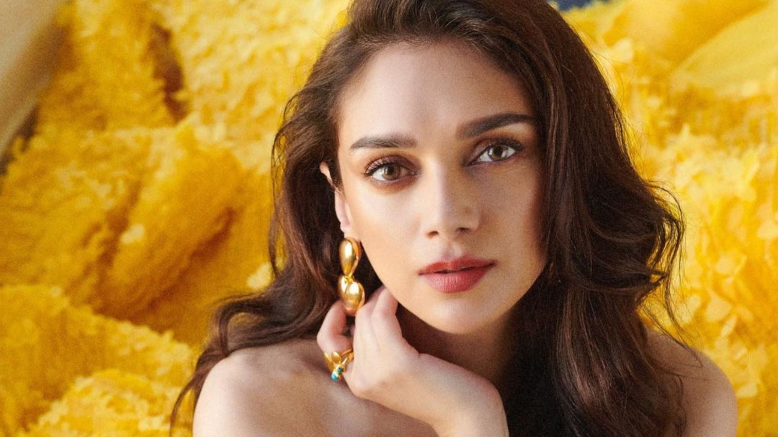 Aditi Rao Hydari: ಸೇವಂತಿ ಹೂವಾದ್ರು ಅದಿತಿ! ಹಳದಿ ಗೌನ್ ನಲ್ಲಿ ಸಖತ್ ಲುಕ್ ...