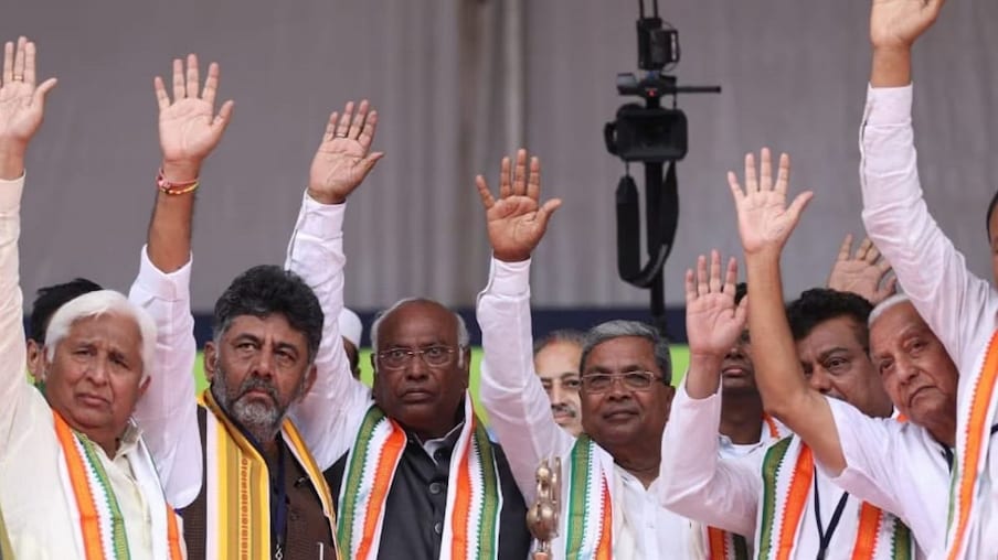  ಬೆಂಗಳೂರು: ದೇಶವನ್ನು ತನ್ನತ್ತ ತಿರುಗಿಸಿದ್ದ ಕರ್ನಾಟಕ ವಿಧಾನಸಭಾ ಚುನಾವಣೆಯ ಫಲಿತಾಂಶ ಶನಿವಾರ ಹೊರಬಿದ್ದಿದ್ದು, ಕಾಂಗ್ರೆಸ್​ 136 ಸ್ಥಾನಗಳಲ್ಲಿ ಭರ್ಜರಿ ಜಯ ಸಾಧಿಸಿದೆ. ಇದು 35 ವರ್ಷಗಳ ಬಳಿಕ ರಾಜ್ಯದಲ್ಲಿ ಒಂದೇ ಪಕ್ಷಕ್ಕೆ ಸಿಕ್ಕಿರುವ ಅತಿ ಹೆಚ್ಚು ಸ್ಥಾನಗಳು ಇದಾಗಿದೆ.