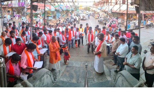 ಹನುಮಾನ್ ಚಾಲೀಸಾ ಪಠಣೆ