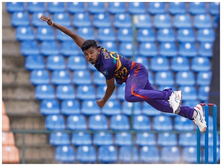  ದಿಲ್ಶನ್ ಮಧುಶಂಕ ಅವರು ಏಷ್ಯಾ ಕಪ್ 2023 ರಿಂದ ಹೊರಗುಳಿದ ಮೂರನೇ ಶ್ರೀಲಂಕಾ ಆಟಗಾರರಾಗಿದ್ದಾರೆ. ಮಧುಶಂಕ ಶ್ರೀಲಂಕಾ ಪರ ಇದುವರೆಗೆ ಒಟ್ಟು 18 ಅಂತಾರಾಷ್ಟ್ರೀಯ ಪಂದ್ಯಗಳನ್ನು ಆಡಿದ್ದಾರೆ. ಅವರು 18 ಇನ್ನಿಂಗ್ಸ್‌ಗಳಲ್ಲಿ 22 ವಿಕೆಟ್ ಪಡೆದಿದ್ದಾರೆ.(Dilshan Madushanka/Instagram)