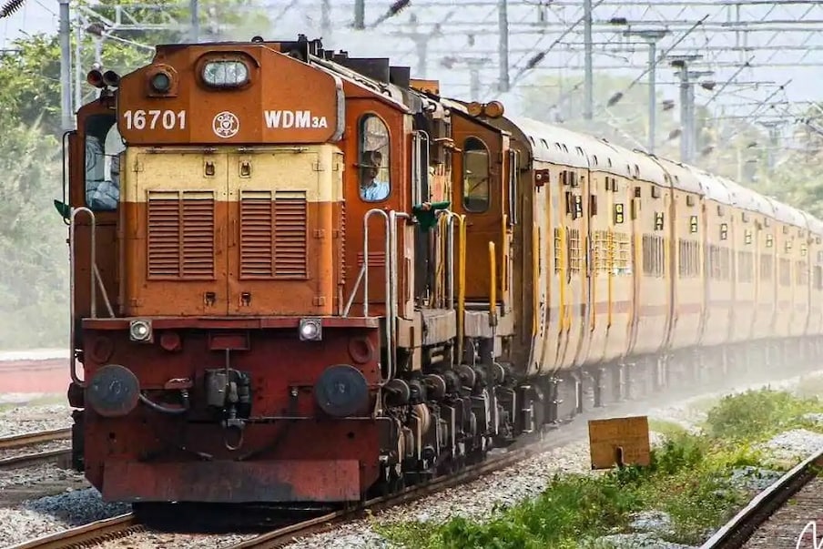 ಹಲವು ರೈಲುಗಳ ವೇಳಾಪಟ್ಟಿ ಬದಲಾಗಿದ್ದು, ಪ್ರಯಾಣಿಕರು ಗಮನಿಸಿ ಪ್ರಯಾಣ ಮಾಡಿ. ಇಲ್ಲ ಅಂದ್ರೆ ರೈಲು ಮಿಸ್ ಆಗಬಹುದು. ಅಥವಾ ನೀವು ಕಾಯಬೇಕಾಗಬಹುದು.