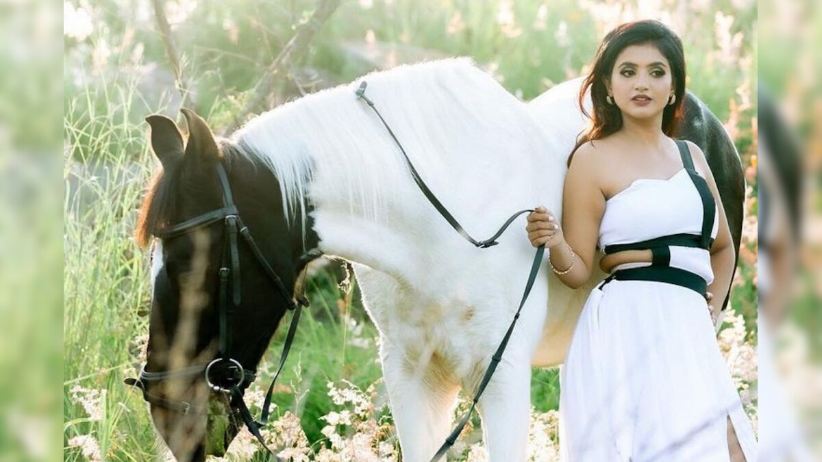 Jhanvi: ಬಿಳಿ ಕುದುರೆ ಜೊತೆ ಭರ್ಜರಿ ಪೋಸ್! ಜಾನ್ವಿ ಫೊಟೋಸ್ ನೋಡಿ – News18 ಕನ್ನಡ