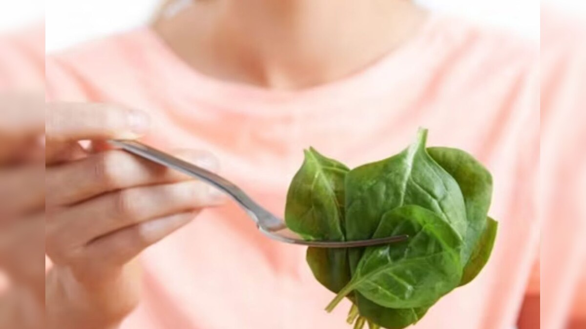ಪಾಲಕ್ ಸೊಪ್ಪನ್ನು ಹಸಿಯಾಗಿ ತಿಂದ್ರೆ ಒಳ್ಳೆಯದಾ? ಈ ಬಗ್ಗೆ ತಜ್ಞರು