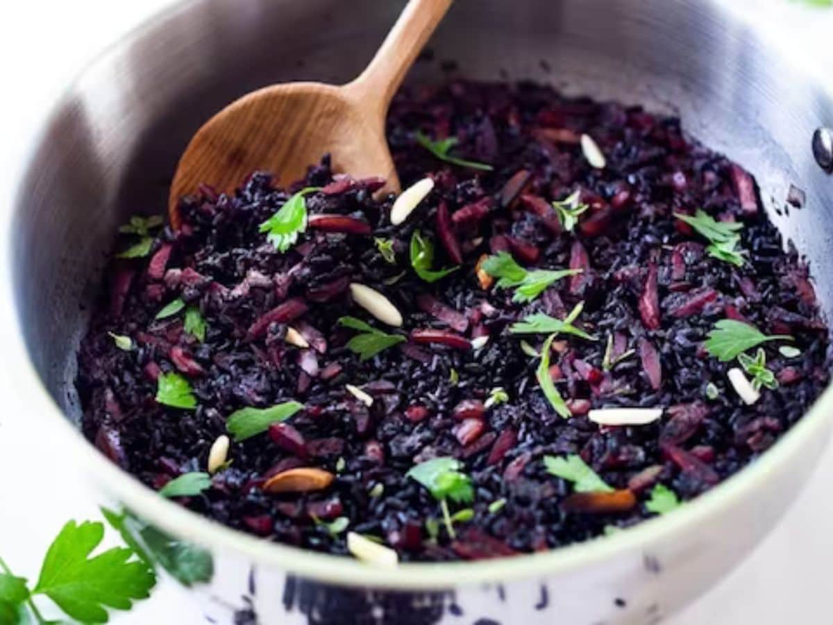Blood Rice Inida ಬಿಳಿ-ಕೆಂಪಲ್ಲ, ಕಪ್ಪು ಅಕ್ಕಿಯಲ್ಲಿ ಊಟ ಮಾಡಿದ್ದೀರಾ? ಇದೆಷ್ಟು ಆರೋಗ್ಯಕ್ಕೆ ಬೆಸ್ಟ್ ...