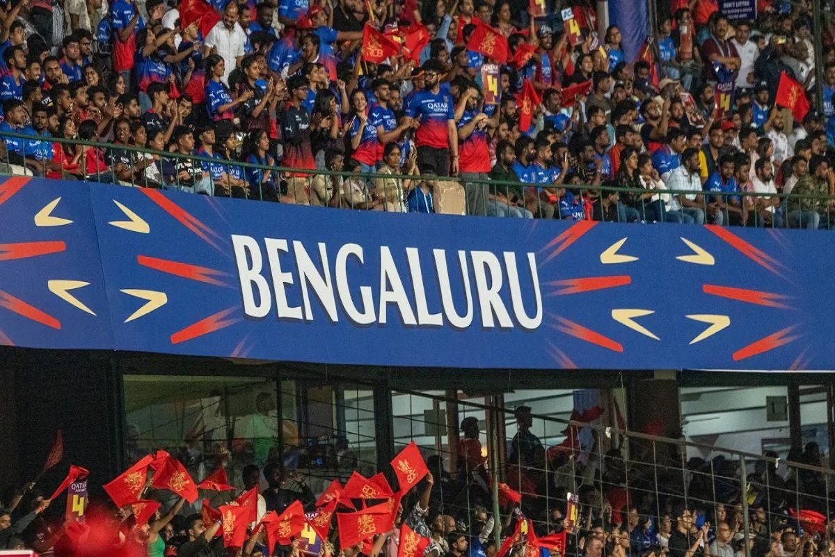 आवेश खान: फैंस जो सालों बाद भी उस घटना को नहीं भूलते; चिन्नास्वामी में इस खिलाड़ी पर चिल्लाए आरसीबी के प्रशंसक! आवेश खान: फैंस जो सालों बाद भी उस घटना को नहीं भूलते; चिन्नास्वामी में इस खिलाड़ी पर चिल्लाए आरसीबी के प्रशंसक!