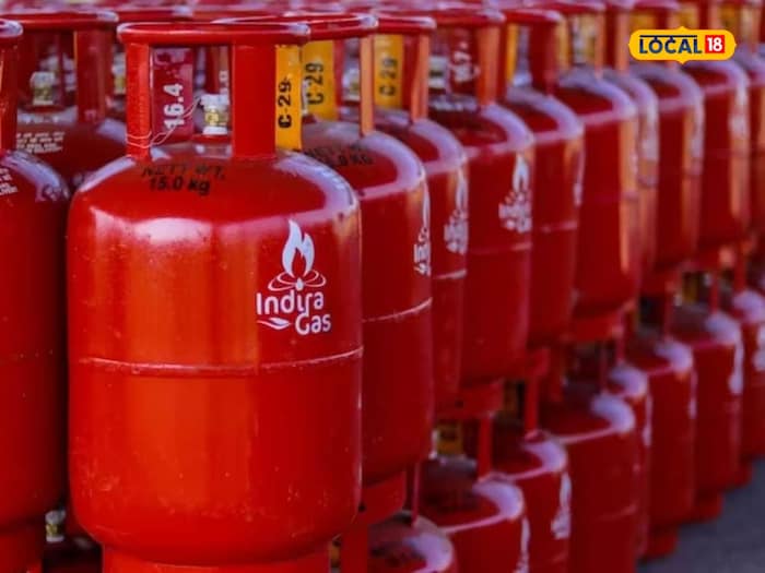 Government oil companies have announced an increase in the price of LPG cylinders. From March 1, 2025, that is, from today, the price of a 19 kg commercial LPG gas cylinder has been increased. Indian Oil has increased the price of commercial LPG gas cylinders by Rs 6 from March 1, which has increased to Rs 1803 per cylinder from Rs 1797 earlier. Government oil companies have announced an increase in the price of LPG cylinders. From March 1, 2025, that is, from today, the price of a 19 kg commercial LPG gas cylinder has been increased. Indian Oil has increased the price of commercial LPG gas cylinders by Rs 6 from March 1, which has increased to Rs 1803 per cylinder from Rs 1797 earlier.