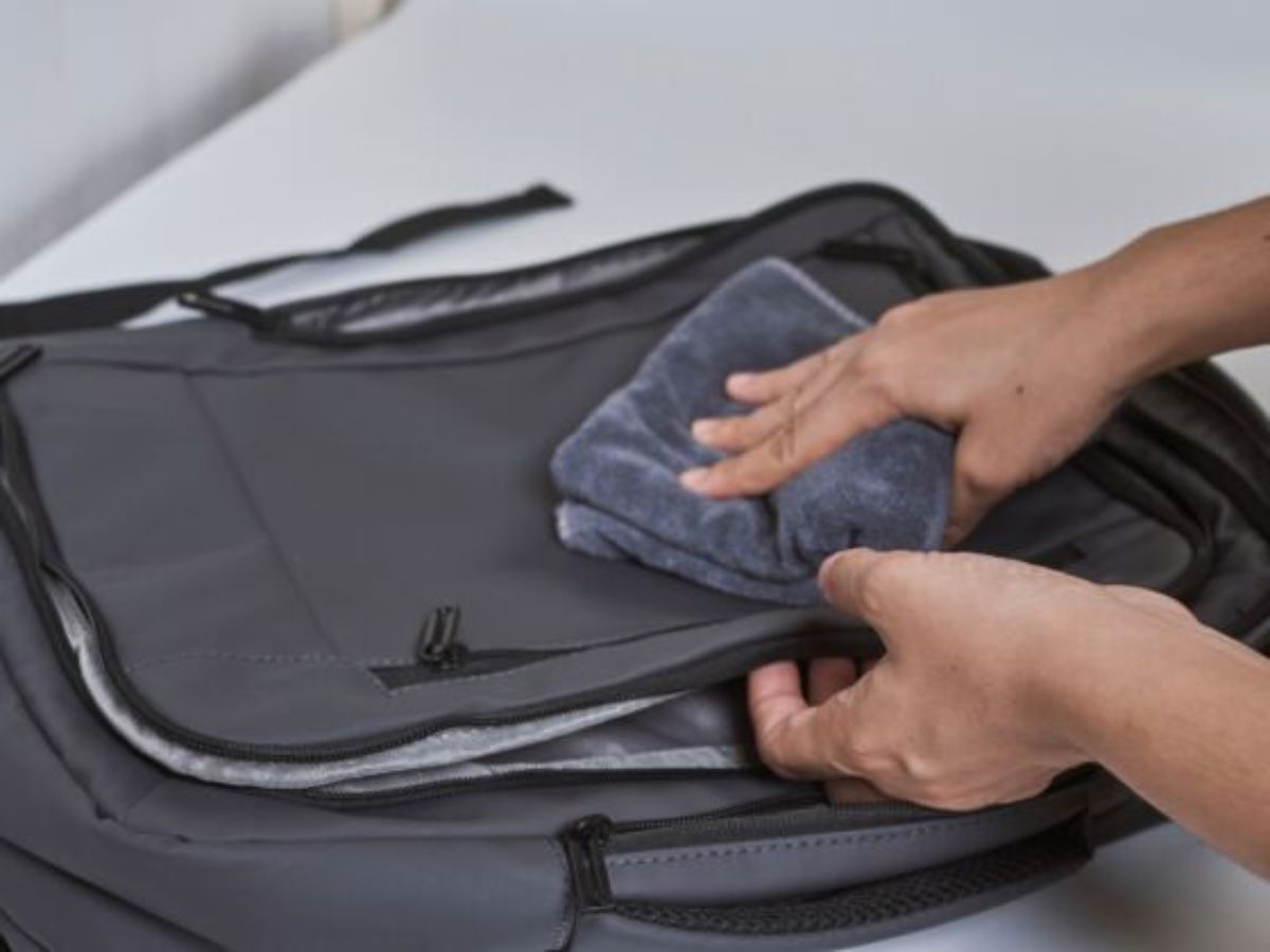 Trolley Bag cleaning Tips ಟ್ರಾಲಿ ಬ್ಯಾಗ್‌ ಕೊಳಕಾಗಿ ಹಳೆಯದರಂತೆ ಕಾಣ್ತಿದ್ಯಾ