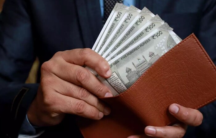 In case of death of the policyholder, the nominee receives the sum assured. In case of death after the policy term of 5 years, the nominee will also get the guaranteed bonus. At the end of the policy term the policyholder gets the sum assured along with maturity, guarantee bonus. Minimum age to invest in this scheme is 8 years and maximum age is 55 years.