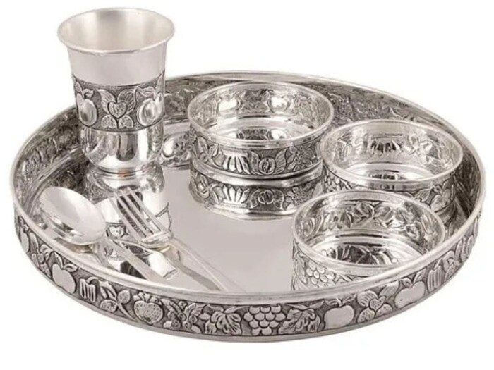 Silver Plate ಚಿಕ್ಕ ಮಕ್ಕಳಿಗೆ ಬೆಳ್ಳಿ ಬಟ್ಟಲಿನಲ್ಲಿಯೇ ಊಟ ಮಾಡಿಸಬೇಕು