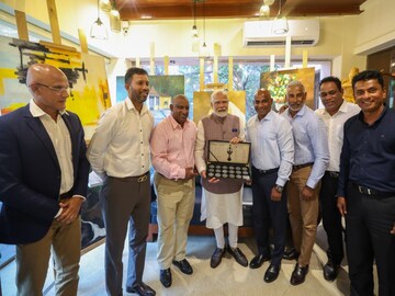 ಪ್ರಧಾನಿ ಮೋದಿಯನ್ನ ಭೇಟಿ ಮಾಡಿದ ಶ್ರೀಲಂಕಾ ಮಾಜಿ ಆಟಗಾರರು
