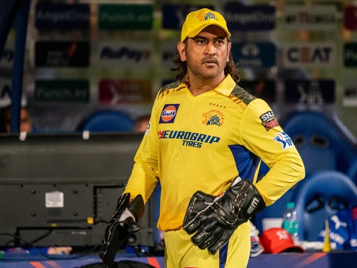 ಆದರೆ, 17 ವರ್ಷದ ಆಯುಷ್ ಮಾತ್ರೆಯ 94 ರನ್‌ಗಳ ಭರ್ಜರಿ ಇನ್ನಿಂಗ್ಸ್ ಎಲ್ಲರ ಗಮನ ಸೆಳೆಯಿತು. ಧೋನಿಯ ಕೆಲವು ಹೇಳಿಕೆಗಳು ಆಯುಷ್‌ನ ಸಾಧನೆಯನ್ನು ಮಸುಕಾಗಿಸಿತು ಎಂಬ ಚರ್ಚೆ ಶುರುವಾಯಿತು. ಆರ್‌ಸಿಬಿ ಮೊದಲು ಬ್ಯಾಟಿಂಗ್ ಮಾಡಿ, ವಿರಾಟ್ ಕೊಹ್ಲಿ (62 ರನ್), ಜಾಕೋಬ್ ಬೆಥೆಲ್ (55 ರನ್), ಮತ್ತು ರೊಮಾರಿಯೋ ಶೆಫರ್ಡ್ (53* ರನ್, 14 ಎಸೆತ)ರ ಸ್ಫೋಟಕ ಬ್ಯಾಟಿಂಗ್‌ನಿಂದ 213/5 ರನ್ ಗಳಿಸಿತು.