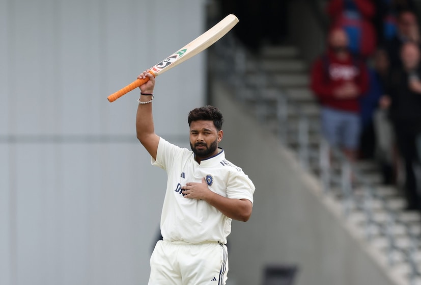  ಭಾರತದ ಪರ ಎರಡೂ ಇನ್ನಿಂಗ್ಸ್​​ನಲ್ಲಿ ಶತಕ ಸಿಡಿಸಿದ 7ನೇ ಬ್ಯಾಟರ್ ಎನಿಸಿಕೊಂಡಿದ್ದಾರೆ. ವಿಜಯ್ ಹಜಾರೆ, ಸುನಿಲ್ ಗವಾಸ್ಕರ್ (3 ಬಾರಿ), ರಾಹುಲ್ ದ್ರಾವಿಡ್ (2 ಬಾರಿ), ವಿರಾಟ್ ಕೊಹ್ಲಿ, ಅಜಿಂಕ್ಯ ರಹಾನೆ ಹಾಗೂ ರೋಹಿತ್ ಶರ್ಮಾ ಕೂಡ ಈ ಸಾಧನೆ ಮಾಡಿದ್ದಾರೆ.