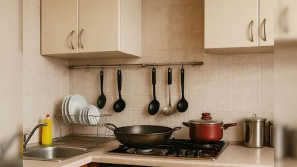 Kitchen Tips: ಒಂದು ರೂಪಾಯಿಯೂ ಖರ್ಚಿಲ್ಲದಂಗೆ ನಿಮ್ಮ ಮನೆಯ ಅಡುಗೆಮನೆ ಘಮ್‌ ಎನ್ನಬೇಕಾ? ಈ ಟ್ರಿಕ್‌ ಫಾಲೋ ಮಾಡಿ!