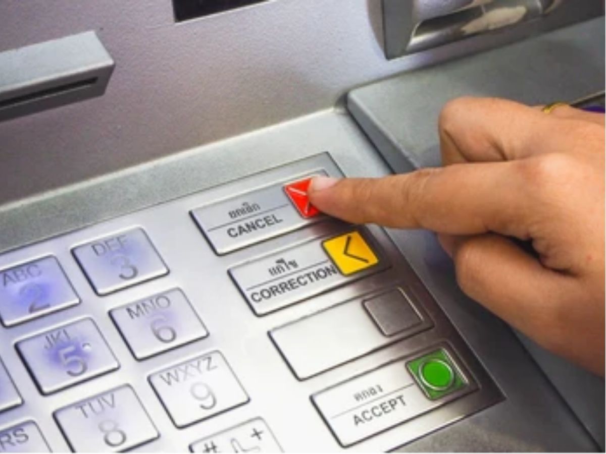 ATM ಮಷಿನ್‌ನಲ್ಲಿರೋ ಕ್ಯಾನ್ಸಲ್‌ ಬಟನ್‌ನ 2 ಸಲ ಒತ್ತಿದ್ರೆ ಏನಾಗುತ್ತೆ? ಒತ್ತೋ ...