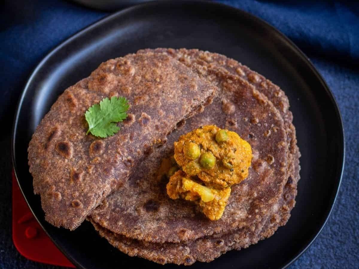 Ulunthu Ragi Rotti Ragi Rotti: ರಾಗಿ ರೊಟ್ಟಿ ಅತ್ಯಂತ ಸಾಫ್ಟ್ ಆಗಿ ಬರಬೇಕೆಂದರೆ ಈ ಟ್ರಿಕ್ ಫಾಲೋ ಮಾಡಿ ...