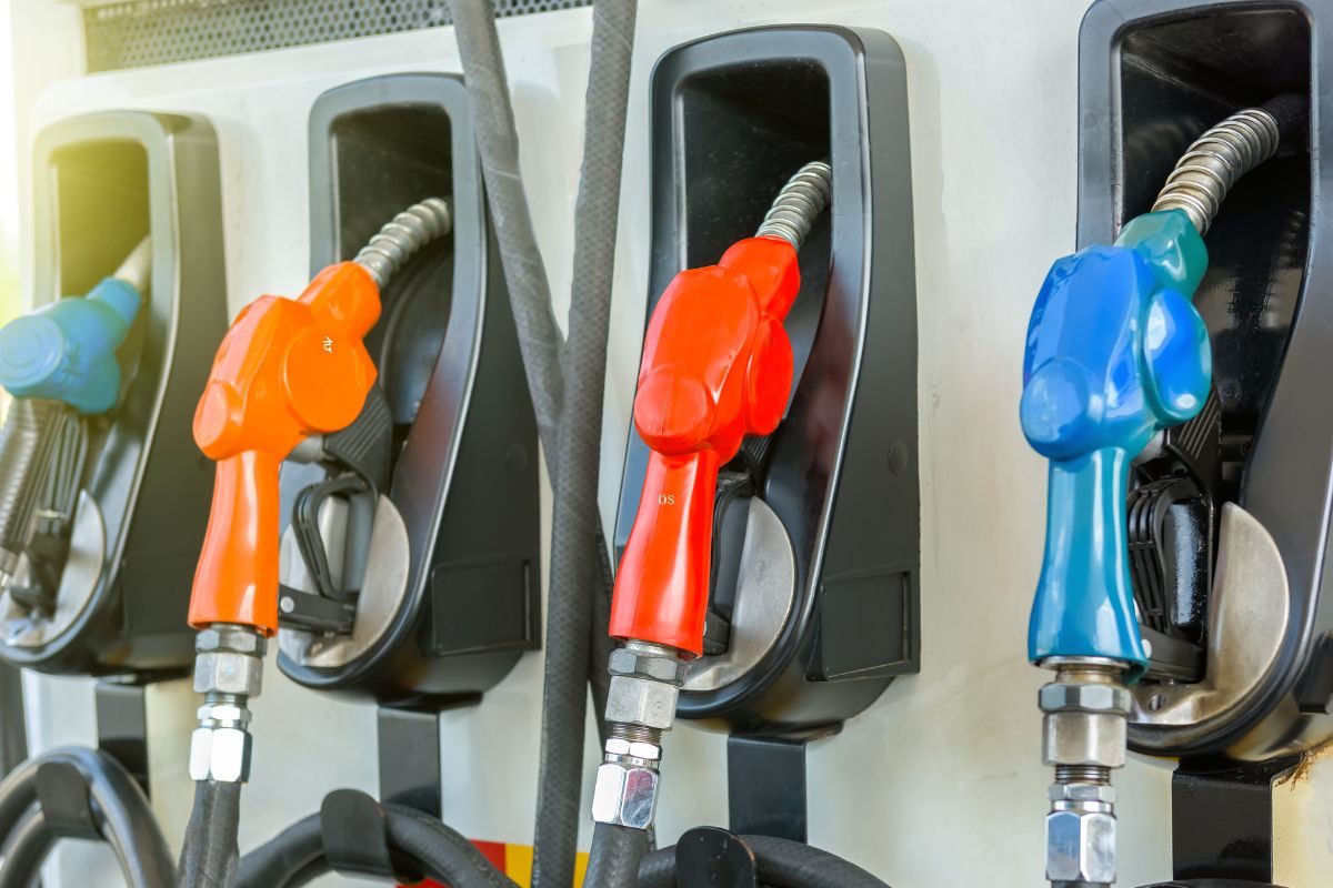 Petrol-Diesel Rate Today: ಗಾಡಿಗೆ ಪೆಟ್ರೋಲ್ ಹಾಕಿಸಲು ಹೋಗ್ತಿದ್ದೀರಾ? ಅದಕ್ಕೂ ಮೊದಲು ಇಂದಿನ ಬೆಲೆ ಚೆಕ್ ಮಾಡಿ