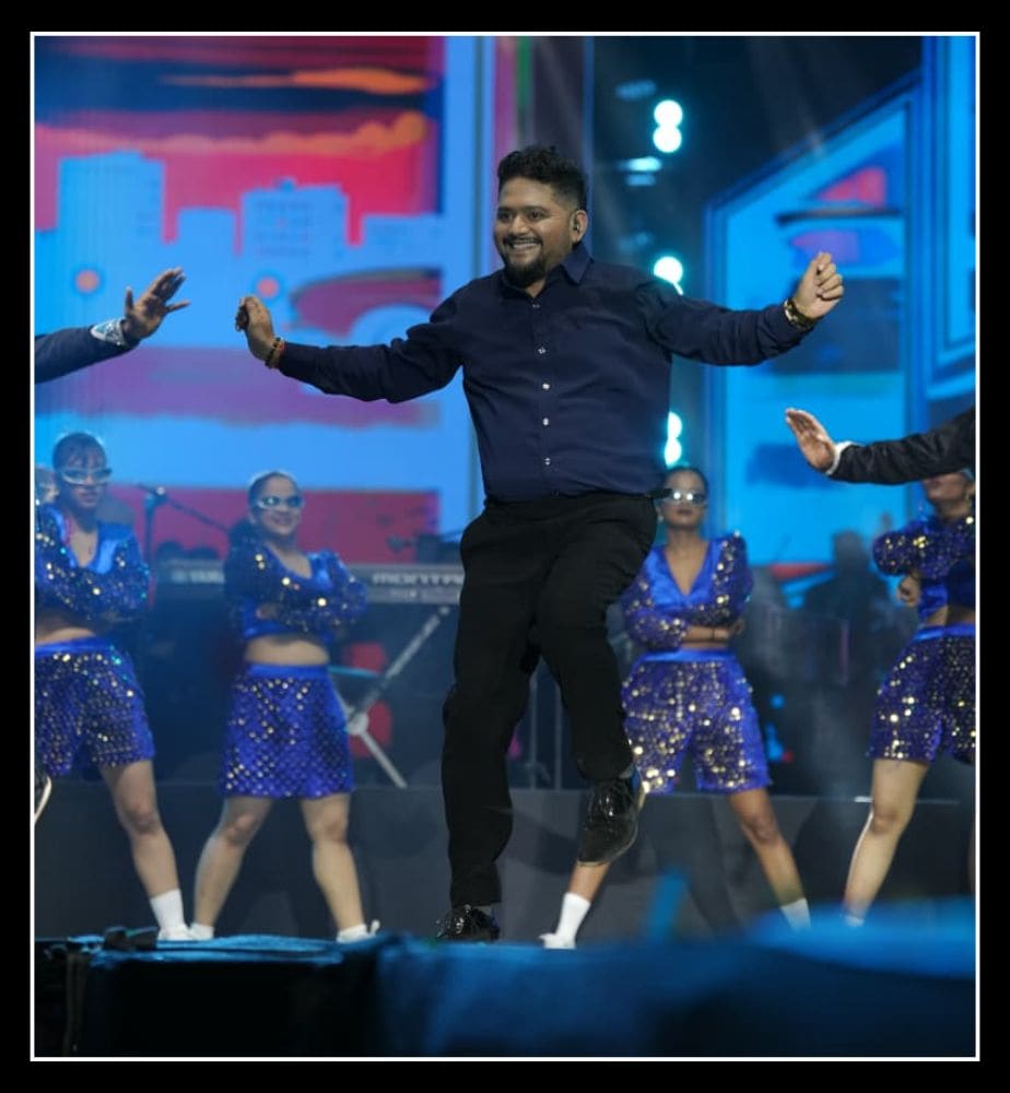 Music Director Ajaneesh Lokanath Live in Concert Dance Video Viral