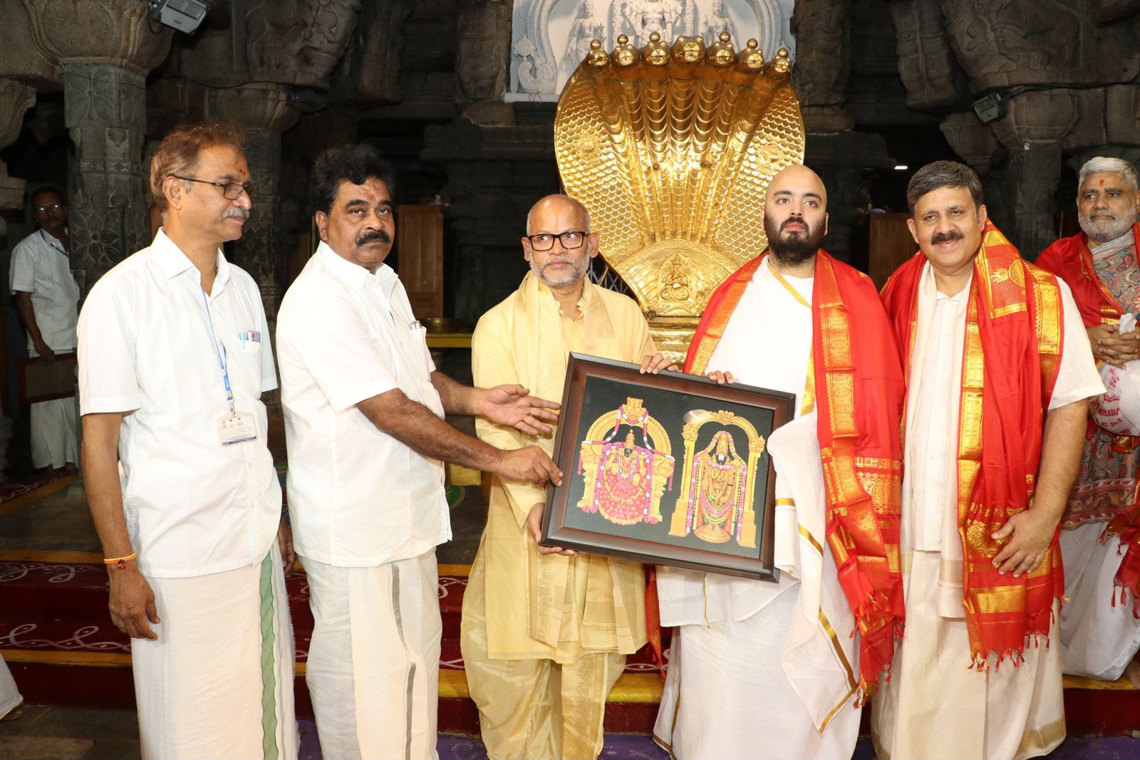 Anant Ambani Tirumala donation, Anant Ambani, Tirumala Tirupati Devasthanams, electric buses donation, Reliance Industries CSR, eco-friendly transport, sustainable development India, Tirumala pilgrims facilities, ಅನಂತ್ ಅಂಬಾನಿ ತಿರುಮಲ ದೇಣಿಗೆ, ಅನಂತ್ ಅಂಬಾನಿ, ತಿರುಮಲ ತಿರುಪತಿ ದೇವಸ್ಥಾನಗಳು, ವಿದ್ಯುತ್ ಬಸ್ಸುಗಳ ದೇಣಿಗೆ, ರಿಲಯನ್ಸ್ ಇಂಡಸ್ಟ್ರೀಸ್ ಸಿಎಸ್ಆರ್, ಪರಿಸರ ಸ್ನೇಹಿ ಸಾರಿಗೆ, ಸುಸ್ಥಿರ ಅಭಿವೃದ್ಧಿ ಭಾರತ, ತಿರುಮಲ ಯಾತ್ರಿಕರ ಸೌಲಭ್ಯಗಳು, 