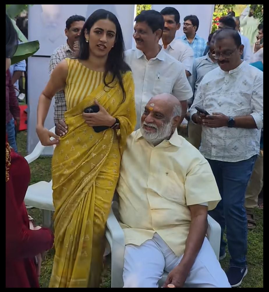 Keerthy Suresh Krithi Shetty filmmaker K Raghavendra Rao Video Viral