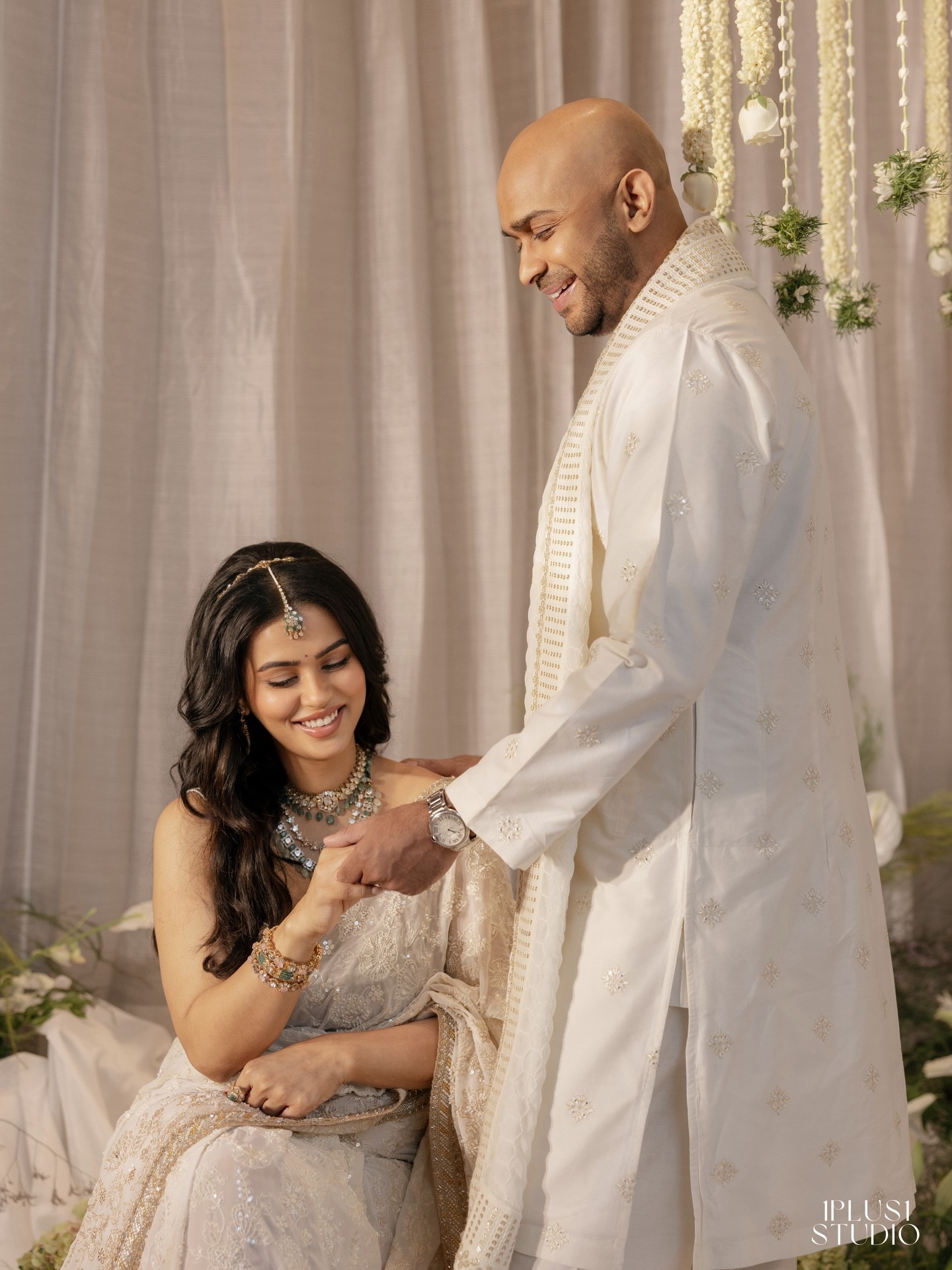 Sharmiela Mandre, Sharmiela Mandre Engagement Photos Share on social media, Sudhan Sundaram Sharmiela Mandre Photos, ಶರ್ಮಿಳಾ ಮಾಂಡ್ರೆ ಸುಧನ್ ಸುಂದರಂ ಎಂಗೇಜ್‌ಮೆಂಟ್ ಫೊಟೋಸ್, ಶರ್ಮಿಳಾ ಭಾವಿ ಪತಿ ಜೊತೆಗಿನ ಫೋಟೋಸ್ ಶೇರ್ 