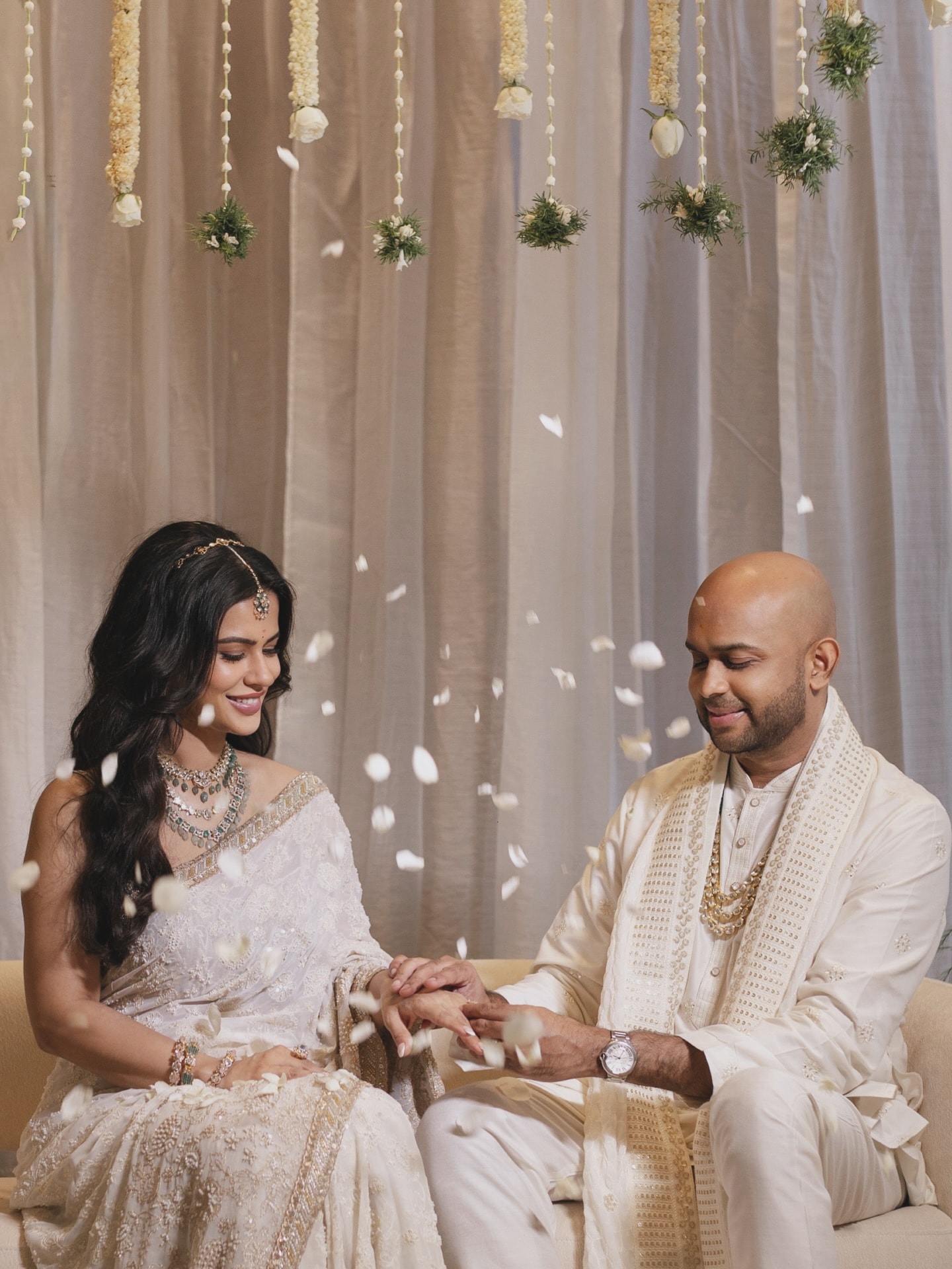 Sharmiela Mandre, Sharmiela Mandre Engagement Photos Share on social media, Sudhan Sundaram Sharmiela Mandre Photos, ಶರ್ಮಿಳಾ ಮಾಂಡ್ರೆ ಸುಧನ್ ಸುಂದರಂ ಎಂಗೇಜ್‌ಮೆಂಟ್ ಫೊಟೋಸ್, ಶರ್ಮಿಳಾ ಭಾವಿ ಪತಿ ಜೊತೆಗಿನ ಫೋಟೋಸ್ ಶೇರ್ 