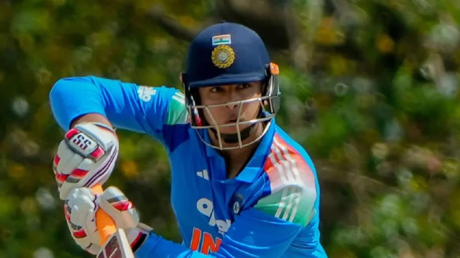 ಅಪಾರ ಪ್ರತಿಭೆ ಇದ್ದರೂ, ಕೇವಲ 15 ವರ್ಷದ ವೈಭವ್‌ಗೆ ಅಂತಾರಾಷ್ಟ್ರೀಯ ಕ್ರಿಕೆಟ್‌ನ ಒತ್ತಡವನ್ನು ತಡೆದುಕೊಳ್ಳುವುದು ಬಹಳ ಕಷ್ಟವಾಗಿದೆ. ಭವಿಷ್ಯದಲ್ಲಿ ಉತ್ತಮ ಆಟಗಾರನಾಗುವ ಎಲ್ಲಾ ಗುಣಗಳಿದ್ದರೂ, ಗೌತಮ್ ಗಂಭೀರ್ ಮತ್ತು ಅಜಿತ್ ಅಗರ್ಕರ್ ಅವರು ಅವನನ್ನು ಟೀಮ್ ಇಂಡಿಯಾದ ದೀರ್ಘಕಾಲೀನ ಯೋಜನೆಯಿಂದ ಹೊರಗಿಡುವ ಅಂತಿಮ ನಿರ್ಧಾರಕ್ಕೆ ಬಂದಿದ್ದಾರೆ ಸೂರ್ಯವಂಶಿ ಮಾನಸಿಕವಾಗಿ ಸಿದ್ಧನಾದ ನಂತರ ಸರಿಯಾದ ಸಮಯ ಬಂದಾಗ ಮತ್ತೊಂದು ಅವಕಾಶ ಸಿಗುವ ಸೂಚನೆಗಳಿವೆ ಟಿವಿ 9 ತೆಲುಗು ವರದಿ ಮಾಡಿದೆ. 