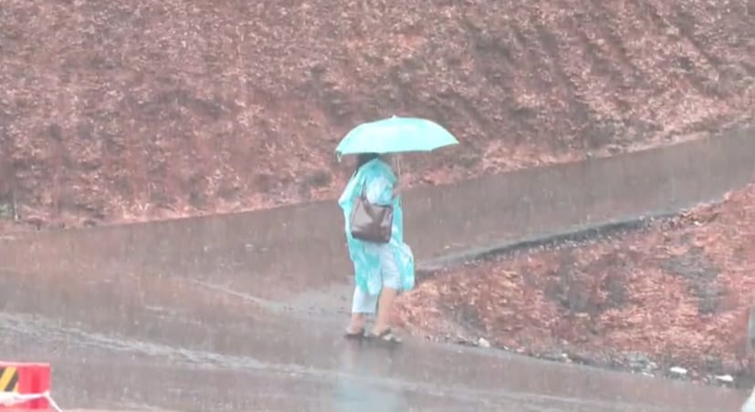 ಮುಂದಿನ 2 ದಿನಗಳ ಕಾಲ ಮಳೆಯ ಆರ್ಭಟ ಹೆಚ್ಚಿರಲಿರುವುದರಿಂದ, ಅನಗತ್ಯ ಪ್ರವಾಸವನ್ನು ಮುಂದೂಡುವುದು ಜಾಣತನ. ಸ್ಥಳೀಯ ಆಡಳಿತ ಮತ್ತು ಹವಾಮಾನ ಇಲಾಖೆಯ ಅಧಿಕೃತ ಸೂಚನೆಗಳನ್ನು ಕಡ್ಡಾಯವಾಗಿ ಪಾಲಿಸಿ, ಸುರಕ್ಷಿತವಾಗಿರಿ.