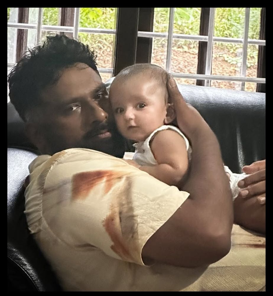 radhika pandit share special photo of yash on social media