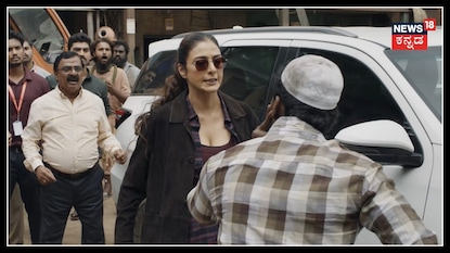 ವಿಜಯ್ ಸೇತುಪತಿ ಚಿತ್ರದಲ್ಲಿ ಟಬು ಖಡಕ್ ಲುಕ್; ಬೈಗುಳ ಅಷ್ಟೆ ಸುಲಲಿತ! ವಿಜಯ್ ಸೇತುಪತಿ ಚಿತ್ರದಲ್ಲಿ ಟಬು ಖಡಕ್ ಲುಕ್; ಬೈಗುಳ ಅಷ್ಟೆ ಸುಲಲಿತ!