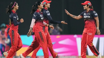 ರಾಯಲ್ ಚಾಲೆಂಜರ್ಸ್ ಬೆಂಗಳೂರು (PTI Photo) ರಾಯಲ್ ಚಾಲೆಂಜರ್ಸ್ ಬೆಂಗಳೂರು (PTI Photo)