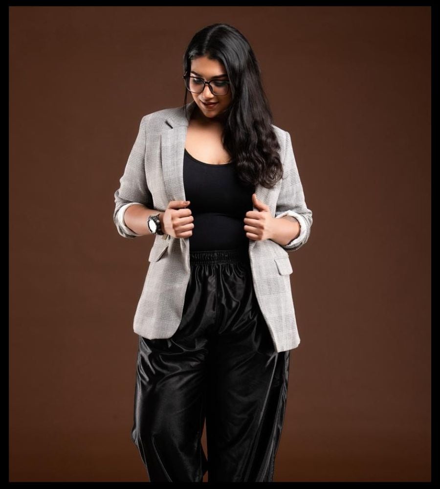 Kichcha Sudeepa Daughter Sanvi Sudeepa Sigma Movie First Tamil Song Sulochana Released