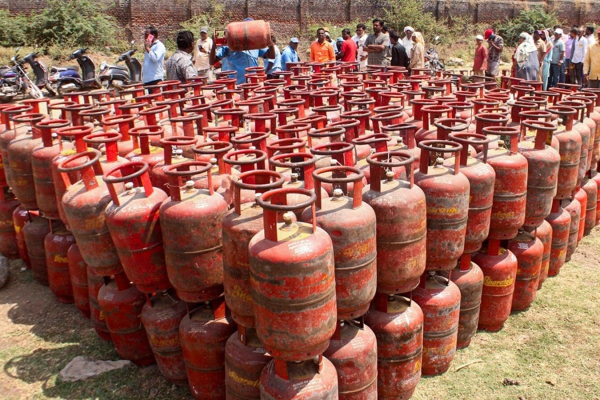 LPG Cylinder: ಮನೆ, ಮನೆಗೆ LPG ಸಿಲಿಂಡರ್​ ವಿತರಣೆ ನಿಲ್ಲುತ್ತಾ? ಕಮಿಷನ್​ ಹೆಚ್ಚಳಕ್ಕೆ ವಿತರಕರಿಂದ ಮಹತ್ವ ನಿರ್ಧಾರ