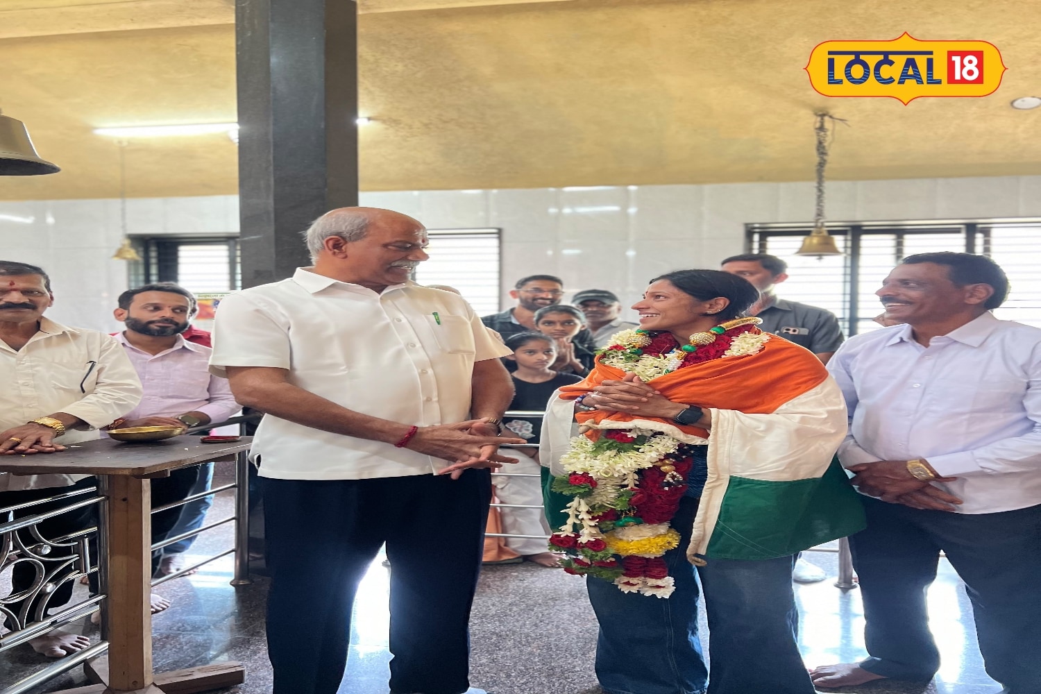 ವರದಿಗಳ ಪ್ರಕಾರ 2023ರಲ್ಲಿ ಆದಾಯ ತೆರಿಗೆ ಇಲಾಖೆಯಲ್ಲಿ ಉದ್ಯೋಗ ಪಡೆದ ಸ್ನೇಹಾ, ಓಟದ ಅಭ್ಯಾಸದ ಖರ್ಚುಗಳನ್ನು ಭರಿಸಲು ಕೆಲಸದ ಜೊತೆಗೆ ಕ್ರೀಡಾ ಜೀವನವನ್ನೂ ಮುಂದುವರಿಸಿದರು; ಆಹಾರ, ಸಪ್ಲಿಮೆಂಟ್, ಸ್ಪೈಕ್ಸ್ ಸೇರಿದಂತೆ ತರಬೇತಿಯ ವೆಚ್ಚಗಳು ತಮ್ಮ ಆದಾಯದ ಮೇಲೂ ಒತ್ತಡ ತಂದಿದ್ದವು. ಹೀಗಾಗಿ ಶಾನುವಳ್ಳಿಯ ಅಡಿಕೆ ತೋಟದಲ್ಲಿ ತಂದೆಗೆ ಕೈಜೋಡಿಸುತ್ತಿದ್ದ ಗ್ರಾಮೀಣ ಯುವತಿಯಿಂದ ಆರಂಭವಾದ ಈ ಪಯಣ, ಆಳ್ವಾಸ್ನ ತರಬೇತಿ ಮೈದಾನದಲ್ಲಿ ಡಾ. ಅಜಿತ್ಕುಮಾರ್ ಅವರ ಮಾರ್ಗದರ್ಶನದಲ್ಲಿ ಗಟ್ಟಿಯಾದ ಓಟಗಾರ್ತಿಯಾಗಿ ರೂಪುಗೊಂಡು, ರಾಷ್ಟ್ರೀಯ ಚಾಂಪಿಯನ್ಶಿಪ್ಗಳು, ಏಷ್ಯನ್ ಚಾಂಪಿಯನ್ಶಿಪ್, ತೈವಾನ್ ಓಪನ್, ಏಷ್ಯನ್ ರಿಲೇಸ್, ವರ್ಲ್ಡ್ ರಿಲೇಸ್ ಮೂಲಕ ಕೊನೆಗೆ ಜಪಾನ್ನ ಏಷ್ಯನ್ ಗೇಮ್ಸ್ ಪದಕ ವೇದಿಕೆಯವರೆಗೆ ತಲುಪಿದೆ. ಇಂದು ಸ್ನೇಹಾ ಅವರ ಹೆಸರಿನೊಂದಿಗೆ ಕೇವಲ ಒಂದು ಕಂಚಿನ ಪದಕವಷ್ಟೇ ಇಲ್ಲ; ರಾಷ್ಟ್ರೀಯ ಚಾಂಪಿಯನ್, ಏಷ್ಯನ್ ಚಾಂಪಿಯನ್ಶಿಪ್ ಬೆಳ್ಳಿ ಪದಕ ವಿಜೇತೆ, ತೈವಾನ್ ಓಪನ್ ಚಿನ್ನದ ಪದಕ ವಿಜೇತೆ ಮತ್ತು ಏಷ್ಯನ್ ಗೇಮ್ಸ್ ಪದಕ ವಿಜೇತೆ ಎಂಬ ಹಂತ ಹಂತದ ಸಾಧನೆಗಳ ಸರಮಾಲೆಯೂ ಇದೆ. ವರದಿಗಳ ಪ್ರಕಾರ 2023ರಲ್ಲಿ ಆದಾಯ ತೆರಿಗೆ ಇಲಾಖೆಯಲ್ಲಿ ಉದ್ಯೋಗ ಪಡೆದ ಸ್ನೇಹಾ, ಓಟದ ಅಭ್ಯಾಸದ ಖರ್ಚುಗಳನ್ನು ಭರಿಸಲು ಕೆಲಸದ ಜೊತೆಗೆ ಕ್ರೀಡಾ ಜೀವನವನ್ನೂ ಮುಂದುವರಿಸಿದರು; ಆಹಾರ, ಸಪ್ಲಿಮೆಂಟ್, ಸ್ಪೈಕ್ಸ್ ಸೇರಿದಂತೆ ತರಬೇತಿಯ ವೆಚ್ಚಗಳು ತಮ್ಮ ಆದಾಯದ ಮೇಲೂ ಒತ್ತಡ ತಂದಿದ್ದವು. ಹೀಗಾಗಿ ಶಾನುವಳ್ಳಿಯ ಅಡಿಕೆ ತೋಟದಲ್ಲಿ ತಂದೆಗೆ ಕೈಜೋಡಿಸುತ್ತಿದ್ದ ಗ್ರಾಮೀಣ ಯುವತಿಯಿಂದ ಆರಂಭವಾದ ಈ ಪಯಣ, ಆಳ್ವಾಸ್ನ ತರಬೇತಿ ಮೈದಾನದಲ್ಲಿ ಡಾ. ಅಜಿತ್ಕುಮಾರ್ ಅವರ ಮಾರ್ಗದರ್ಶನದಲ್ಲಿ ಗಟ್ಟಿಯಾದ ಓಟಗಾರ್ತಿಯಾಗಿ ರೂಪುಗೊಂಡು, ರಾಷ್ಟ್ರೀಯ ಚಾಂಪಿಯನ್ಶಿಪ್ಗಳು, ಏಷ್ಯನ್ ಚಾಂಪಿಯನ್ಶಿಪ್, ತೈವಾನ್ ಓಪನ್, ಏಷ್ಯನ್ ರಿಲೇಸ್, ವರ್ಲ್ಡ್ ರಿಲೇಸ್ ಮೂಲಕ ಕೊನೆಗೆ ಜಪಾನ್ನ ಏಷ್ಯನ್ ಗೇಮ್ಸ್ ಪದಕ ವೇದಿಕೆಯವರೆಗೆ ತಲುಪಿದೆ. ಇಂದು ಸ್ನೇಹಾ ಅವರ ಹೆಸರಿನೊಂದಿಗೆ ಕೇವಲ ಒಂದು ಕಂಚಿನ ಪದಕವಷ್ಟೇ ಇಲ್ಲ; ರಾಷ್ಟ್ರೀಯ ಚಾಂಪಿಯನ್, ಏಷ್ಯನ್ ಚಾಂಪಿಯನ್ಶಿಪ್ ಬೆಳ್ಳಿ ಪದಕ ವಿಜೇತೆ, ತೈವಾನ್ ಓಪನ್ ಚಿನ್ನದ ಪದಕ ವಿಜೇತೆ ಮತ್ತು ಏಷ್ಯನ್ ಗೇಮ್ಸ್ ಪದಕ ವಿಜೇತೆ ಎಂಬ ಹಂತ ಹಂತದ ಸಾಧನೆಗಳ ಸರಮಾಲೆಯೂ ಇದೆ.