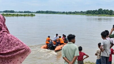 Boat Capsizes in Bihar's Hajipur: 13 Tragic Deaths Reported