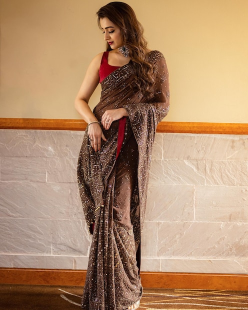  സ്ത്രീകളുടെ അന്തസിനേക്കുറിച്ച് ക്ലാസെടുത്തിരുന്ന ആളാണോ ഇങ്ങനെ പറയുന്നത് എന്നാണ് പലരും ചോദിക്കുന്നത്. മന്‍സൂര്‍ അലി ഖാന്റെ പരാമര്‍ശവും, തൃഷയുടെ പിന്തുണയും ഒരുപോലെ കാണാവുന്നതാണെന്നും ചിലര്‍ ട്വീറ്റ് ചെയ്തിട്ടുണ്ട്.