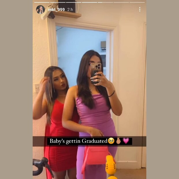 ഇതാണ് കുഞ്ഞാറ്റയുടെ സഹോദരി ശ്രേയ. ഇവർ രണ്ടുപേരും ഒന്നിച്ചാണ് യു.കെയിൽ പഠനം. ആദ്യം ബിരുദം നേടിയത് ശ്രേയയാണ്. അതും തേജാലക്ഷ്മി എന്ന കുഞ്ഞാറ്റ ആഘോഷമാക്കിയിരുന്നു 