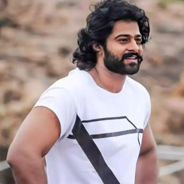 പ്രേക്ഷകരുടെ പ്രിയ ബാഹുബലി ഈ ചിത്രത്തിനായി ഒപ്പിട്ടു നേടിയത് 100 കോടി രൂപയാണ്. ഇതിനു പുറമേ 10 ശതമാനം ലാഭവിഹിതവും പ്രഭാസ് സ്വന്തമാക്കും എന്ന് റിപോർട്ടുകൾ പറയുന്നു. അതേസമയം തന്നെ പൃഥ്വിരാജ്, ജഗപതി ബാബു, ശ്രുതി ഹാസൻ എന്നവ്യറുടെ പ്രതിഫലം എത്രയെന്നും റിപ്പോർട്ടുകളുണ്ട് 