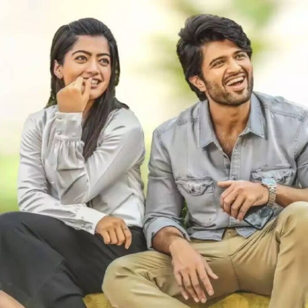 വിജയ് ചാടിയെണീറ്റ് ചോദ്യത്തെ നേരിട്ടു. 'എനിക്ക് നിങ്ങളുടെ ചോദ്യം പോലും അറിയില്ല... പക്ഷെ അത് മറ്റാരെയും ബാധിക്കുന്ന കാര്യമല്ല. എനിക്കാ ചോദ്യം പോലും മനസ്സിലാകുന്നില്ല ... ഇത് എങ്ങനെയാണ് മറ്റുള്ളവരെ ബാധിക്കുക,' വിജയ് ചോദിച്ചു 