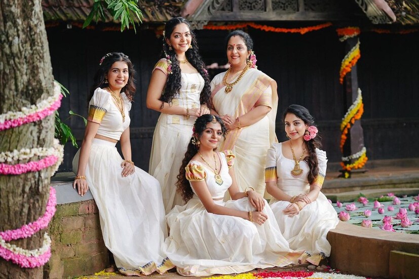 അഹാനയും ദിയയും ഇഷാനിയും ഹൻസികയുമാണ് കൃഷ്ണകുമാർ കുടുംബത്തിലെ മക്കൾ. ലൂക്ക എന്ന ചിത്രത്തിൽ ഹൻസികയാണ് അഹാന കൃഷ്ണയുടെ ബാല്യകാലം അവതരിപ്പിച്ചത് 