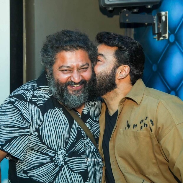  അടുത്തിടെ പുറത്തുവന്ന സിനിമയുടെ ട്രെയിലറും പ്രേക്ഷകരുടെ പ്രതീക്ഷയെ വാനോളം ഉയര്‍ത്തി.മാധ്യമങ്ങള്‍ക്ക് നല്‍കിയ അഭിമുഖങ്ങളില്‍ ലിജോയും മോഹന്‍ലാലും നല്‍കിയ മറുപടികളും ശ്രദ്ധിക്കപ്പെട്ടു, 