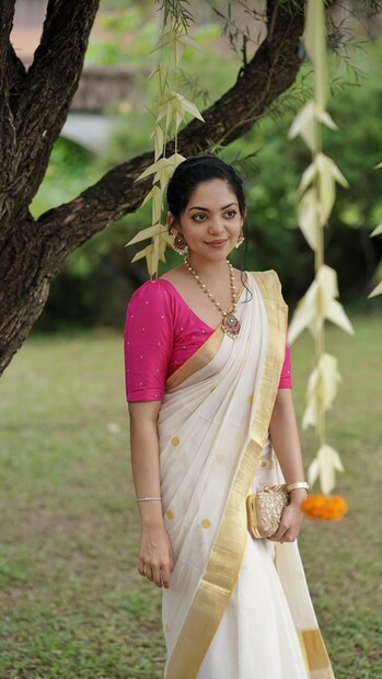 കൃത്യമായ സാമൂഹിക പ്രതിബദ്ധതയുള്ള നിങ്ങളെ ഞാൻ ഇന്ന് അതിനപ്പുറത്തേക്ക് നോക്കാൻ ശ്രമിച്ചാൽ, അത് തെറ്റായിപോകും. വീണ്ടും പറയുന്നു, നാണക്കേട്. നിങ്ങൾ കളിയാക്കാറുള്ള മനുഷ്യരെപ്പോലെ തന്നെ നിങ്ങളും പ്രവർത്തിക്കുന്നതിൽ ലജ്ജിക്കൂ,' അഹാന ഇൻസ്റ്റാഗ്രാം സ്റ്റോറിയിൽ കുറിച്ചു