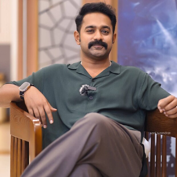 ആസിഫ് അലിയുടെ ഫോണിലാണ് വിനീതിന്റെ നമ്പർ അത്തരത്തിൽ സേവ് ചെയ്തിട്ടുളളത്. എത്ര വിളിച്ചാലും ആസിഫ് അലിയും ഫോൺ എടുക്കാറില്ല എന്ന് വിനീത്