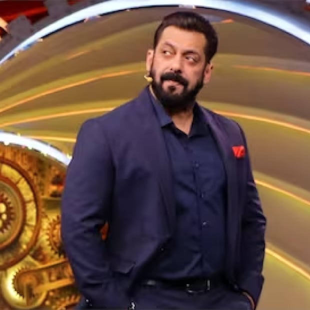 സൽമാന്റെ ലാളിത്തത്തെ ചിലർ പ്രകീർത്തിച്ചപ്പോൾ, മറ്റു ചിലർക്ക് അതൊരു തമാശയായിരുന്നു. സൂപ്പർ താരങ്ങൾ ഇത്തരം കാര്യങ്ങളിൽ മാതൃകയാകുമ്പോൾ ഒരുപക്ഷേ വലിയ വില കൊടുത്ത് ഷൂസ് വാങ്ങാൻ സാധിക്കാത്തവർക്ക് പോലും അവർക്കുള്ളതും ധരിച്ച് പുറത്തിറങ്ങാൻ ഒരു പക്ഷെ പ്രചോദനമായേക്കാം