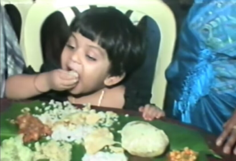 ഈ ഫോട്ടോയിൽ കാണുന്ന അഹാനയോളം ഈ അനുജത്തിക്ക് ഏകദേശ സാമ്യം കാണാം. ഈ ചിത്രത്തിലെ അഹാനയ്ക്ക് ആകെ ഒരുവയസു മാത്രമാണ് പ്രായം 