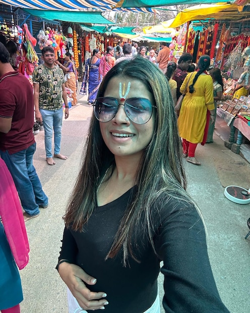 നവംബർ മാസം ആദ്യമാണ് അമൃത സുരേഷ് തന്റെ യാത്രയെക്കുറിച്ച് ഒരു പോസ്റ്റ് ഇട്ടത്. അതിനു മുൻപായി പലയിടങ്ങളിൽ സഞ്ചരിക്കുന്നതിന്റെ ചിത്രങ്ങൾ അമൃതയുടെ ഇൻസ്റ്റഗ്രാം പേജിൽ എത്തിച്ചേർന്നിരുന്നു 