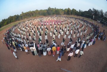 നവകേരള സദസിനെ വരവേൽക്കാൻ തൃശൂർ കയ്പമംഗലത്ത് ആയിരത്തിലധികം കലാകാരികളുടെ മെഗാ തിരുവാതിര