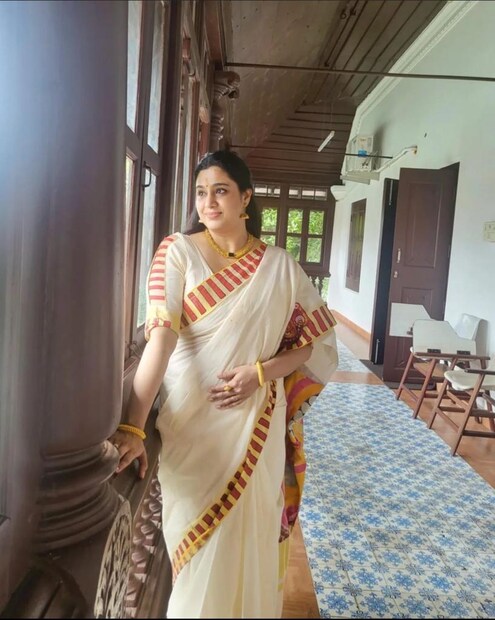  1999 ൽ സത്യൻ അന്തിക്കാട് ചിത്രം വീണ്ടും ചില വീട്ടുകാര്യങ്ങളിലൂടെയാണ് സംയുക്ത മലയാള സിനിമയിലേക്ക് പടികടന്ന് എത്തിയത്. ആദ്യ ചിത്രത്തിൽ തന്നെ മികച്ച നടിക്കുള്ള സംസ്ഥാന ചലച്ചിത്ര പുരസ്കാരം സ്വന്തമാക്കി.